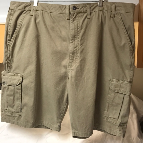 WRANGLER.  44.  Men’s cargo shorts.  Tan. - Picture 3 of 8